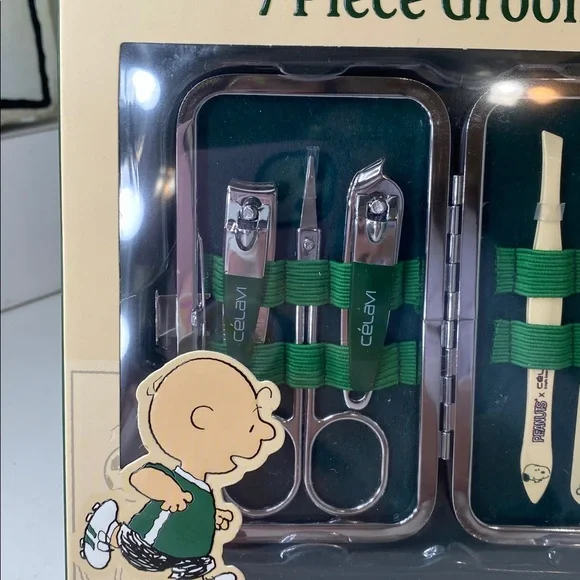 Peanuts x Celavi Green Grooming Tool Kit - Picture 2 of 6